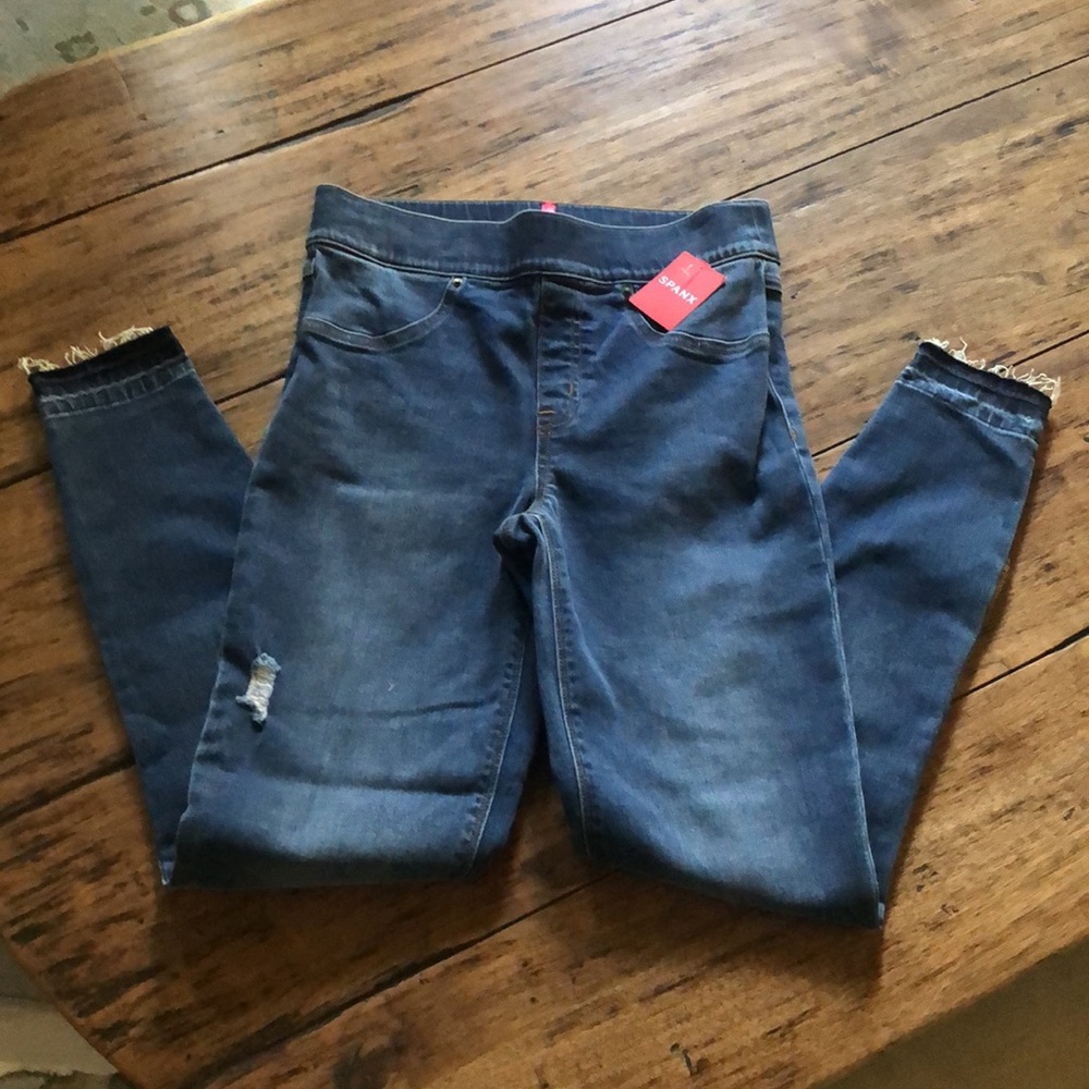 NWT Spanx Distressed Skinny Jeans Medium Wash.  Size Small - Picture 4 of 4